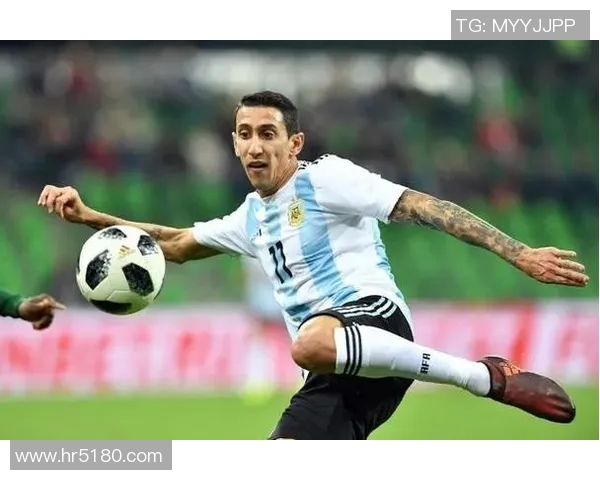 两米二足球明星的传奇之路与背后的奋斗故事