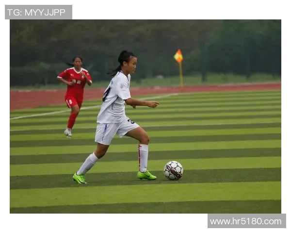 足球明星身材与女生时尚搭配完美融合的精彩瞬间分享