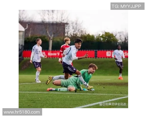 小孩欢呼点名足球明星梦想成真引发全场热烈反响 小孩欢呼点名足球明星梦想成真引发全场热烈反响